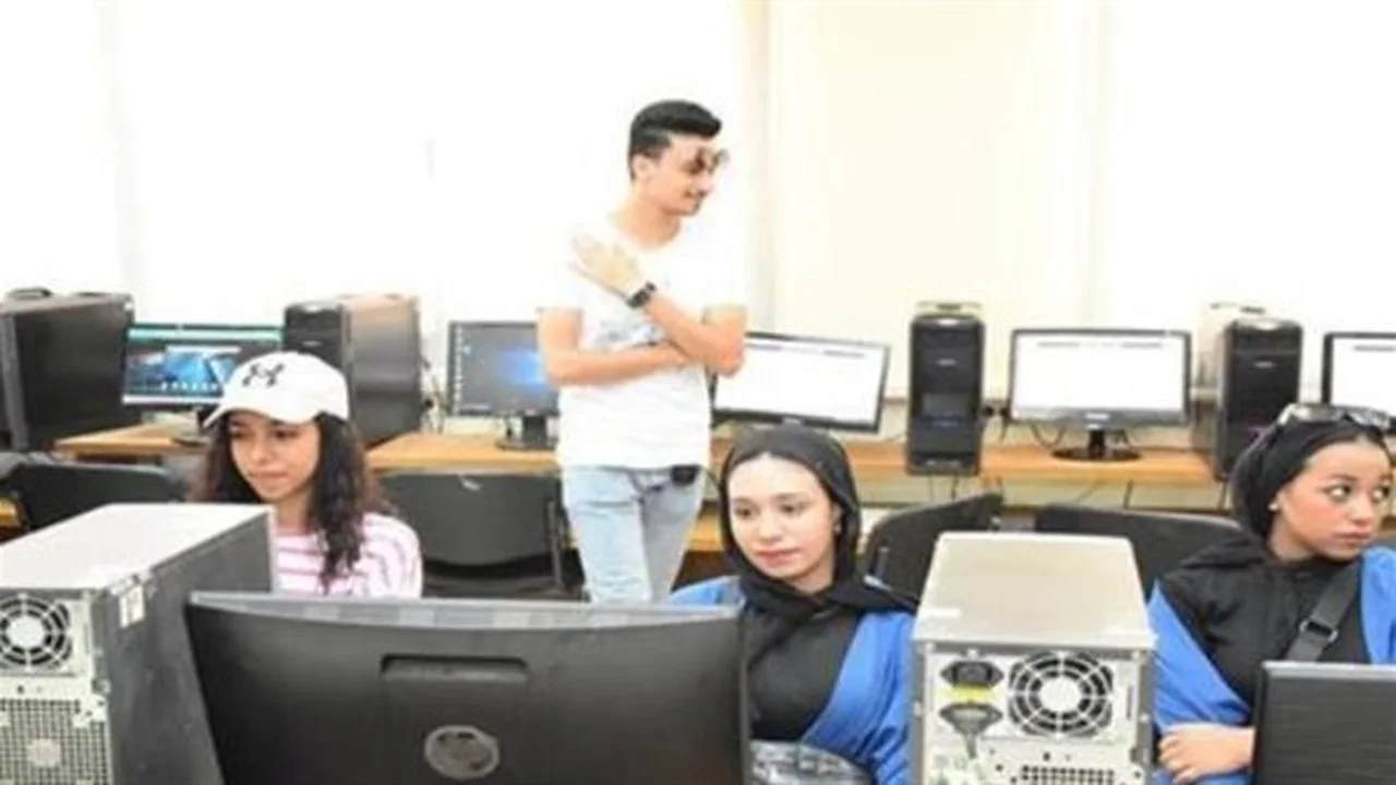 فرص واعدة.. خريجو التكنولوجيا الحيوية في جامعة العاصمة يتطلعون لمستقبل مشرق